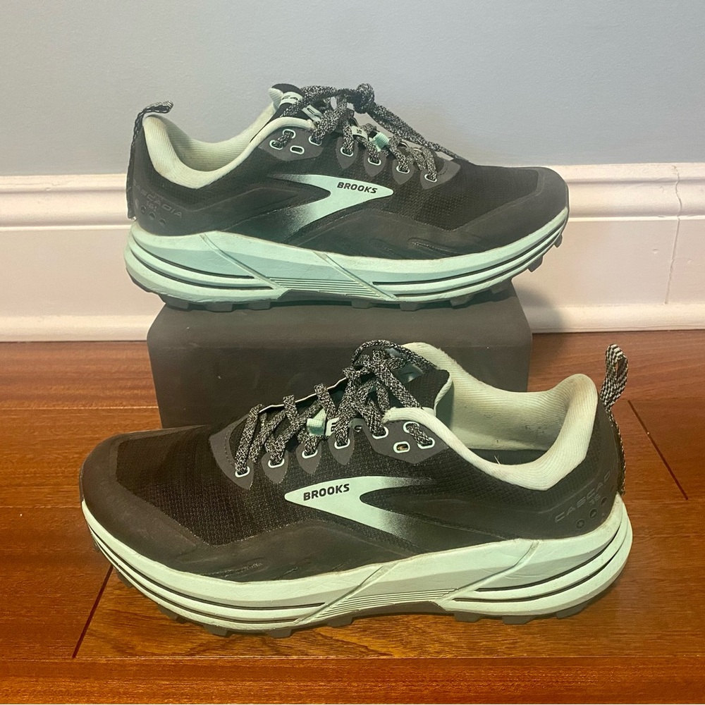 Brooks Cascadia 16- Women’s Wide 9 - Trail Running shoes